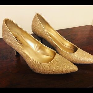 Fioni Night Golden Heels